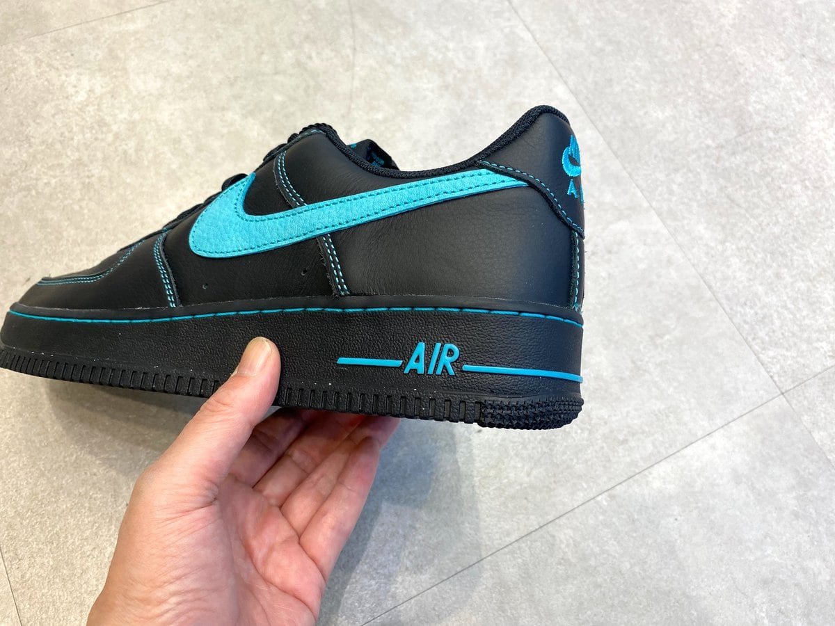 Nike（ナイキ）のエアフォース1 ロー "ブラックティファニー"