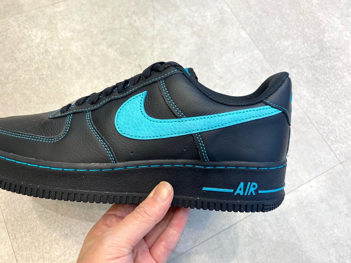 Nike（ナイキ）のエアフォース1 ロー "ブラックティファニー"