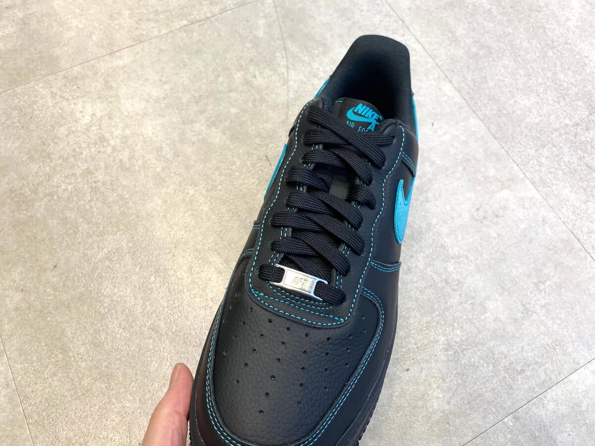 Nike（ナイキ）のエアフォース1 ロー "ブラックティファニー"
