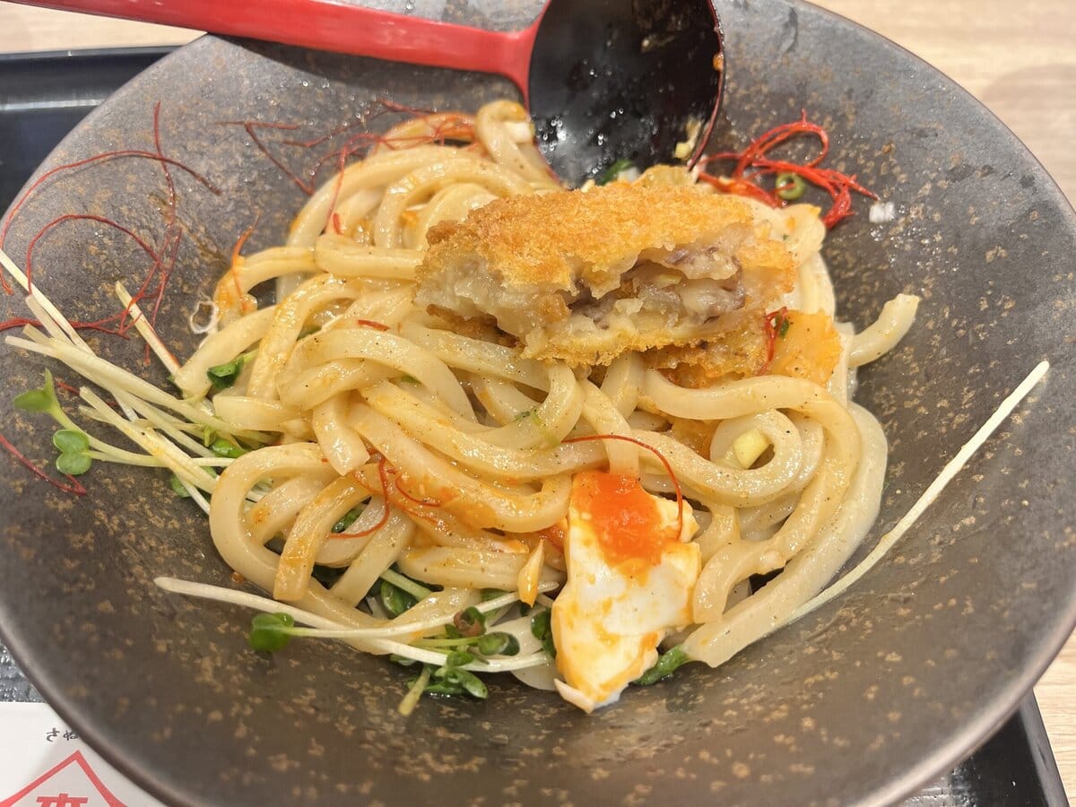 山下本気うどんの攻めすぎ“油うどん”が話題沸騰中！これはもう“油そば超え”、令和の新定番だ！