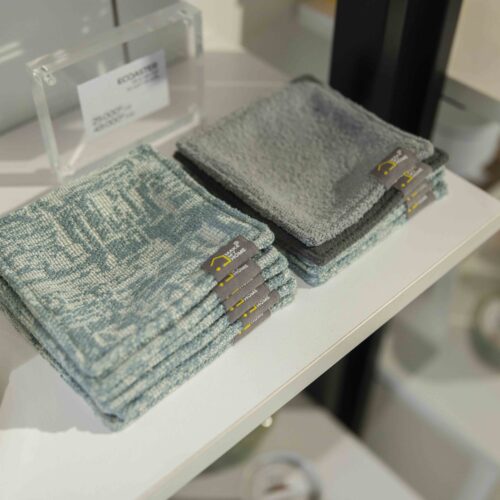ベトナム家具メーカー「MAKE MY HOME」の端材を使ったコースター