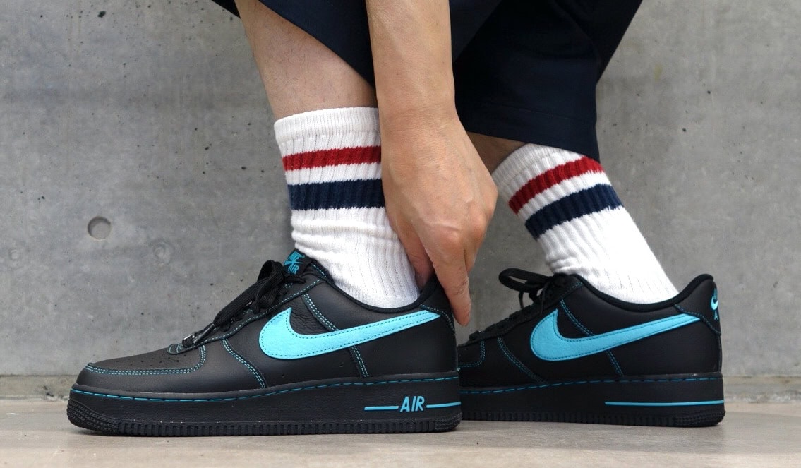 Nike（ナイキ）のエアフォース1 ロー "ブラックティファニー"