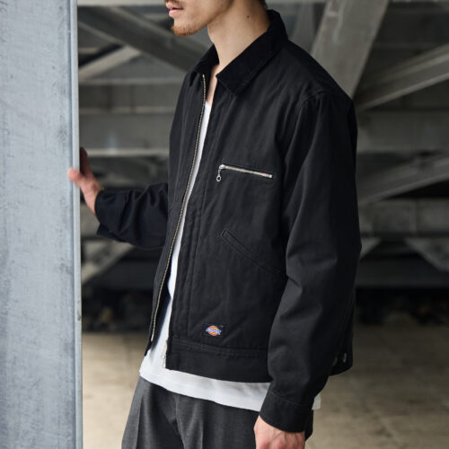 タフで機能的なワークウェアとして誕⽣した100年以上の歴史を持つDickies（ディッキーズ）から、オーセンティックな ワークジャケットのARKnets（アークネッツ）別注モデルを展開する。