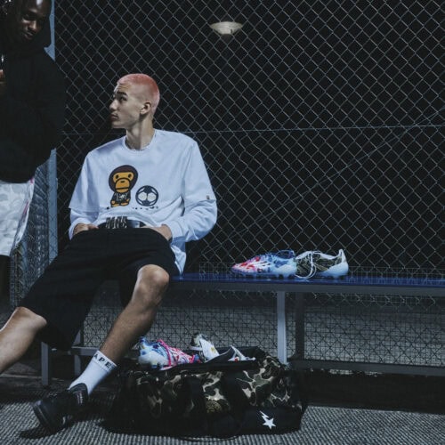 サッカーとストリートカルチャーの融合で生み出す、adidas Originals（アディダス オリジナルス）とA BATHING APE®の 限定コラボコレクションが登場する。