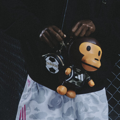 アクセサリーには、存在感を放つ ABC CAMO ダッフルバッグや、アイコニックな BABY MILO® ショルダーバッグがラインナップする。