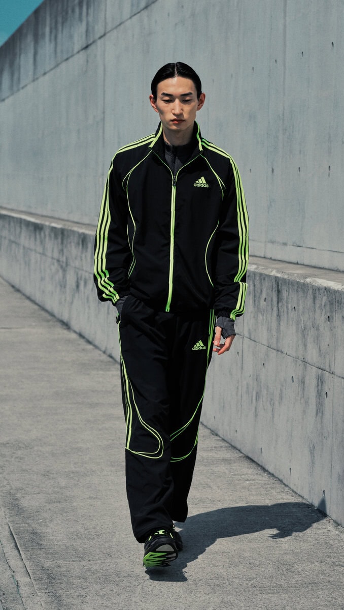 また、アパレルコレクションでは、2000 年代のサッカーのスタイルからインスピレーションを受けたTEAMGEISTから着装を得たアパレルとのコーディネートでゴープコアスタイルを提案する。