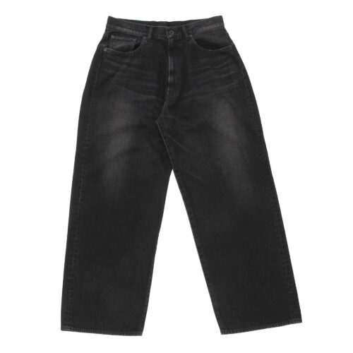 ブラックデニムパンツ ¥38,500