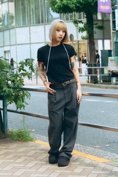 【スナップ】なんてことのないシンプルな着こなしが、フラップキャップ1つで新鮮な印象に変わる