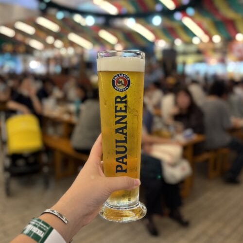 横浜赤レンガ倉庫がビール天国に！「横浜オクトーバーフェスト2025」限定ビール＆本場グルメ徹底レポ