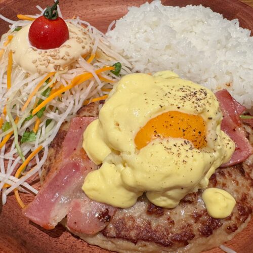 ベーコン×マッシュポテトで食べ応え満点な「ベーコンエッグベネバーグディッシュ」