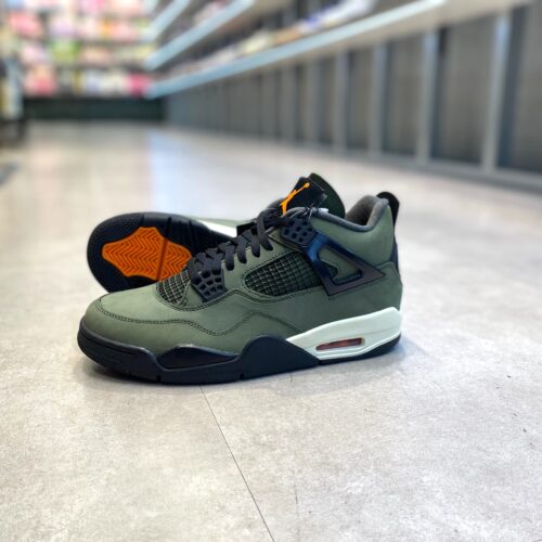 UNDEFEATED × Nike（アンディフィーテッド × ナイキ）のエアジョーダン4 レトロ 