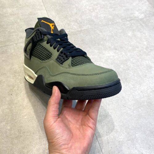 UNDEFEATED × Nike（アンディフィーテッド × ナイキ）のエアジョーダン4 レトロ 