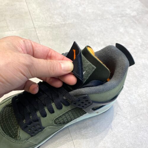 UNDEFEATED × Nike（アンディフィーテッド × ナイキ）のエアジョーダン4 レトロ 