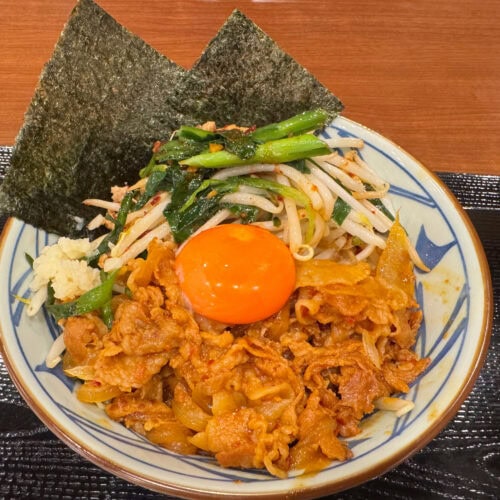 旨辛肉盛りニラ玉ぶっかけうどん