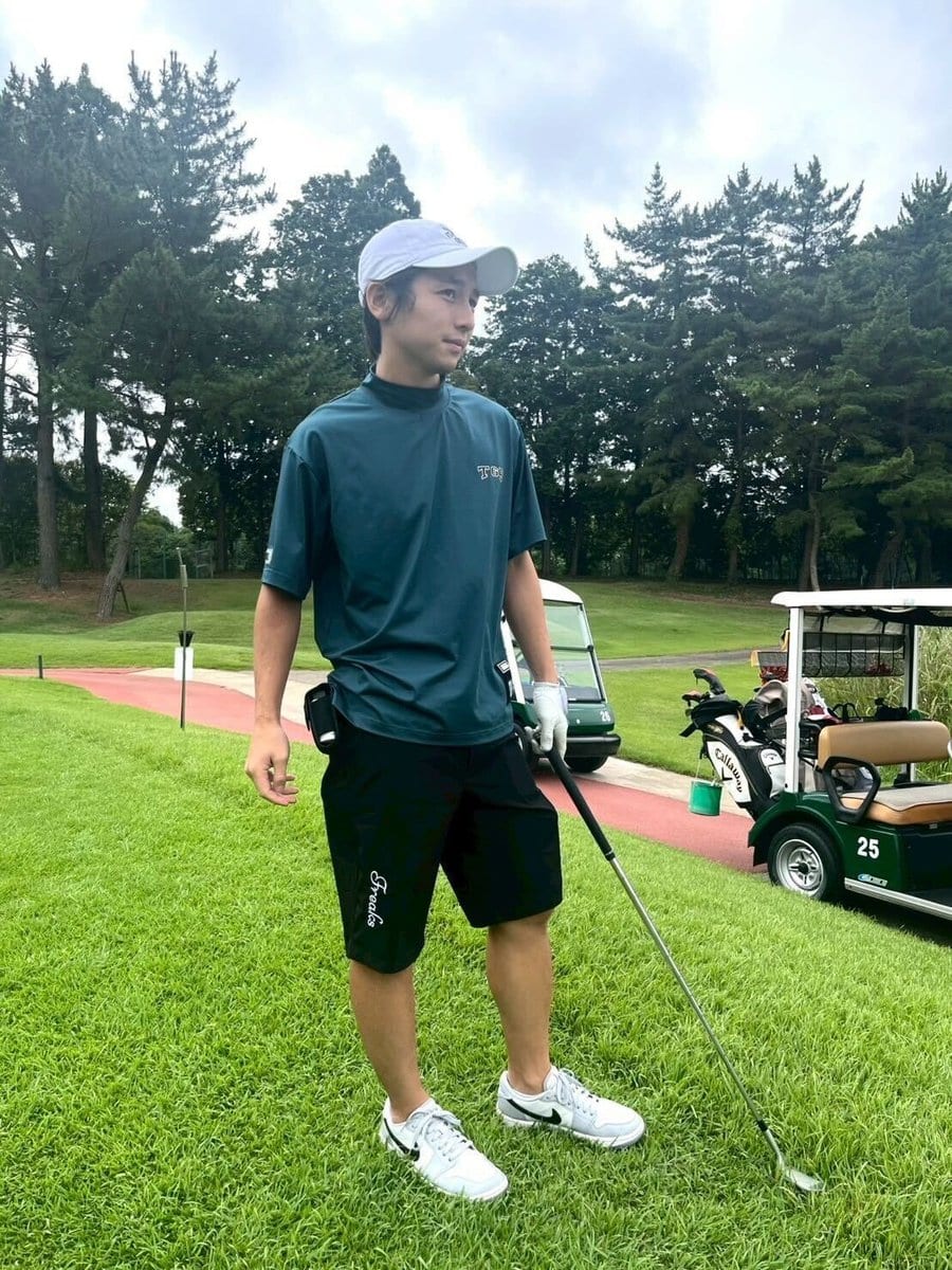 トップス：THURSDAY GOLFIN BUTCHERS
パンツ：GOLF FREAKS
シューズ：NIKE