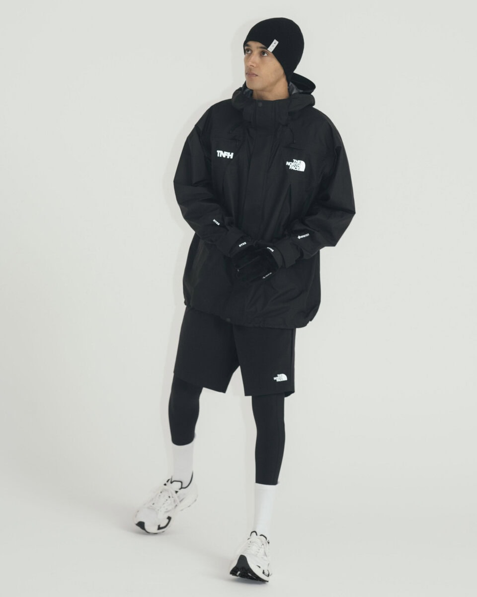 本プロジェクト名は TNFH。「THE NORTH FACE が長年培ってきたトレイルランニングに特化したプロダクトデザインと機能性に、HYKE 独自のデザインスタイルを融合させる」というコンセプトのもと展開する。