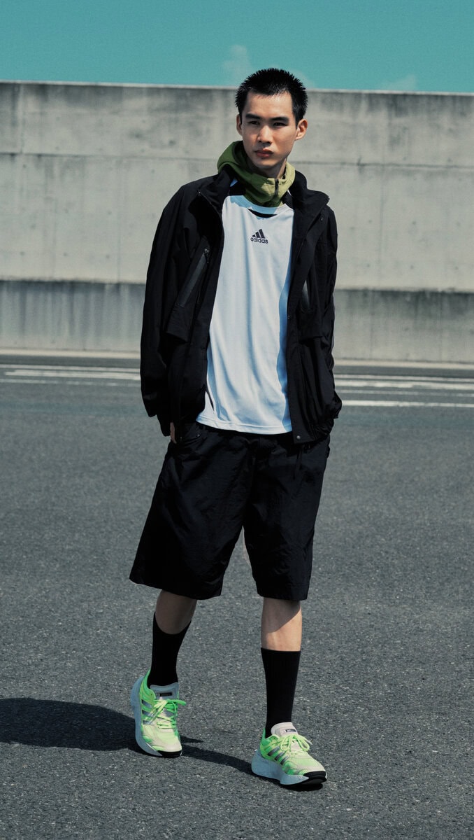 今回のキャンペーンビジュアルでは、ランニングモデルをベースに、機能性とフューチャリスティックなデザインを融合させた「ADIZERO ARUKU」と、サッカーのスタイルから着想を得たスポーティーな「TEAM GEIST」によって表現されるゴープコアスタイルを提案する。