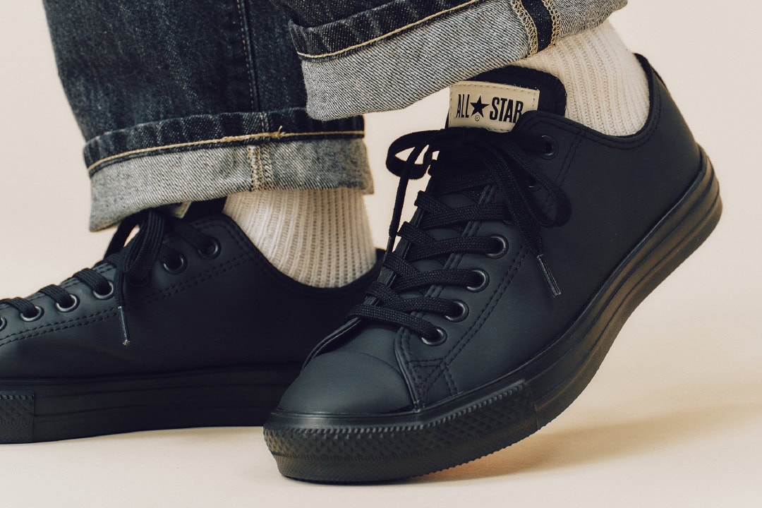 【ABC-MARTで買える】これぞ万能スニーカー！ 「CONVERSE ALL STAR LIGHT WR」で雨の日コーデも妥協なし！