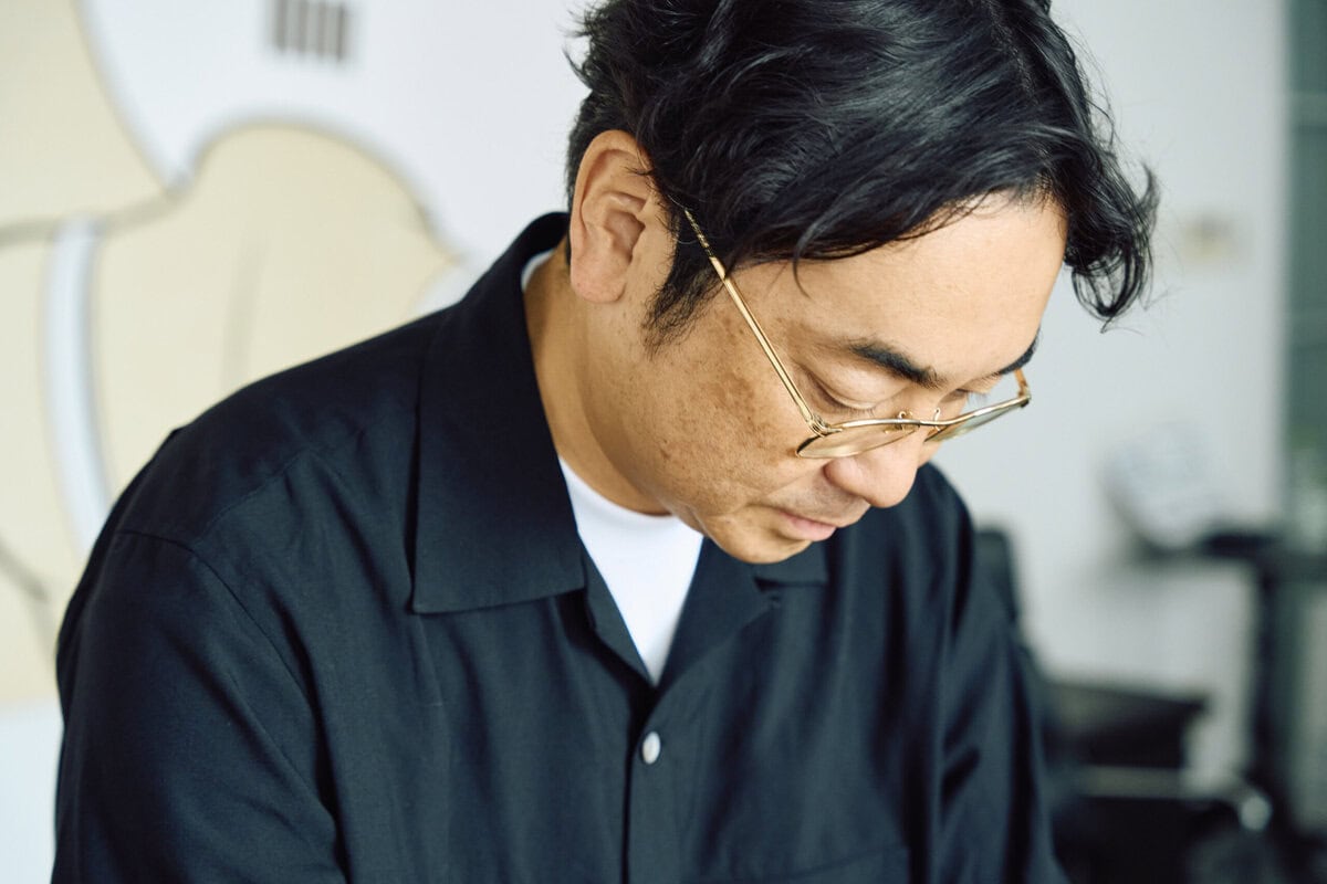 本企画では、新しい世代に響くファッションを提案することを目的に、日本を代表するクリエイティブディレクターでありカジュアルスタイルを得意とする中田慎介とのスペシャルコラボレーションが実現。