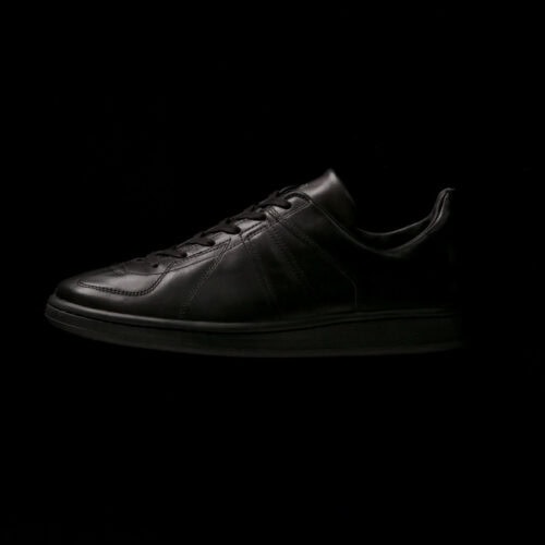 blurhmsROOTSTOCKが、再びREPRODUCTION OF FOUNDとタッグを組み、ジャーマンミリタリートレーナーをベースとした別注モデルを制作。