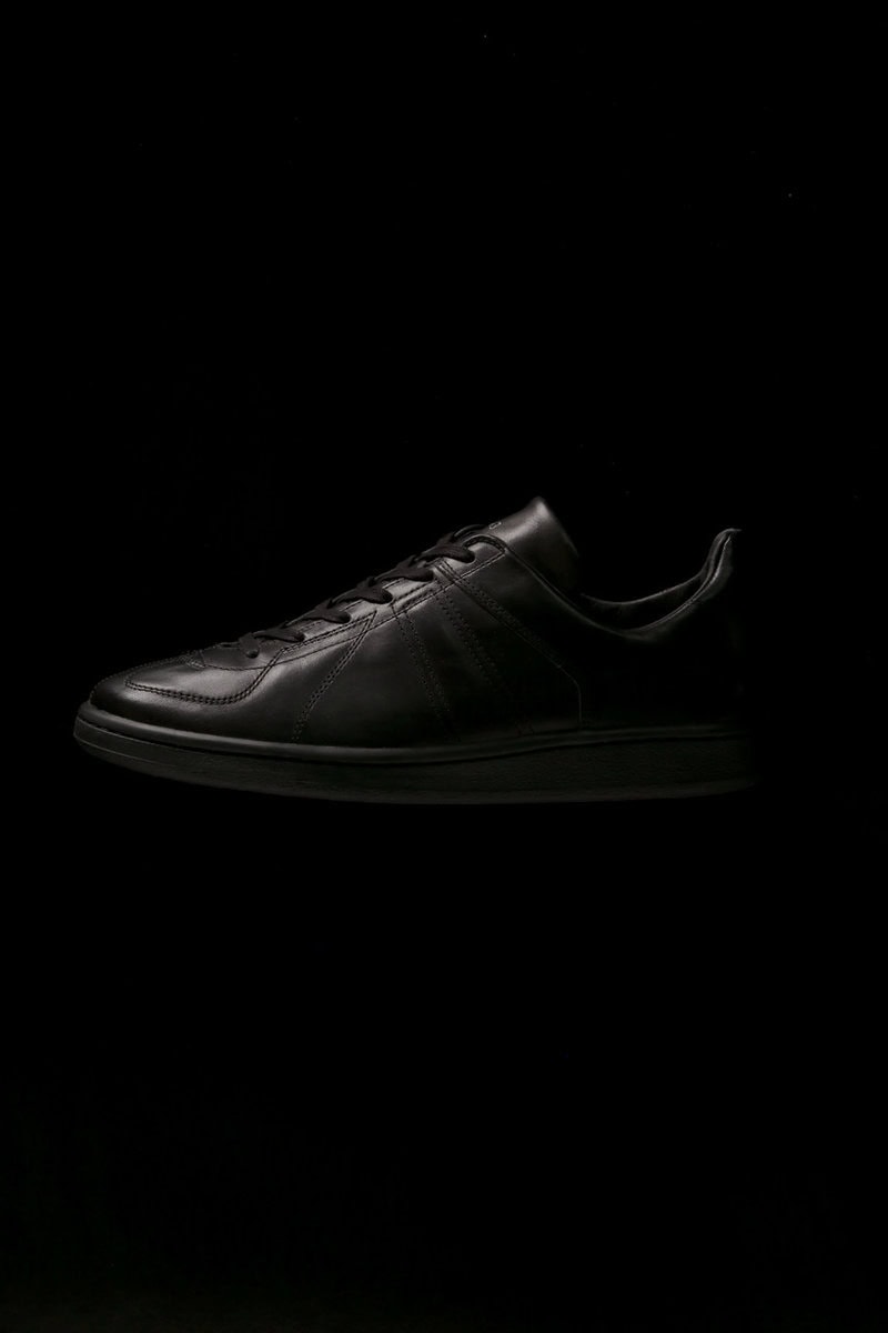 blurhmsROOTSTOCKが、再びREPRODUCTION OF FOUNDとタッグを組み、ジャーマンミリタリートレーナーをベースとした別注モデルを制作。