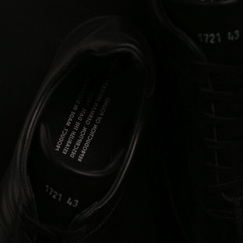 blurhmsROOTSTOCK(ブラームスルーツストック)× REPRODUCTION OF FOUND(リプロダクションオブファウンド)によるコラボレーション。“裏ジャーマン”を再解釈した別注モデルを10月31日に発売する。