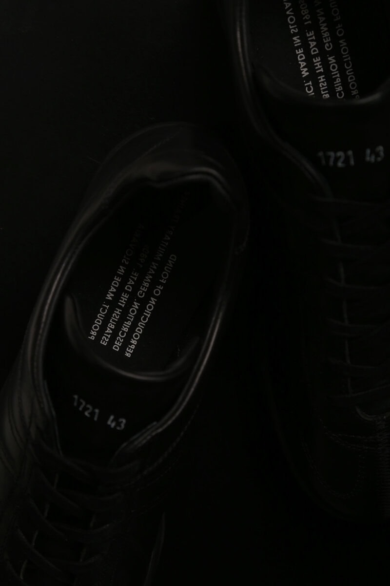 blurhmsROOTSTOCK(ブラームスルーツストック)× REPRODUCTION OF FOUND(リプロダクションオブファウンド)によるコラボレーション。“裏ジャーマン”を再解釈した別注モデルを10月31日に発売する。