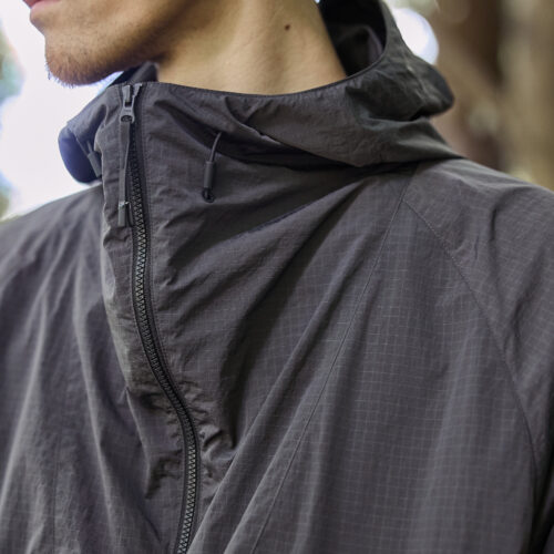 「この優秀セットアップの“進化素材”がすごい」ARKnets別注ゴールドウィンは“究極のアーバンウェア”