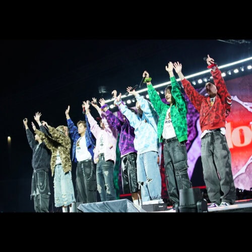 数々の記録を塗り替え、圧巻のパフォーマンスで世界を魅了してきたStray Kidsは、いまや最も影響力のあるボーイズグループのひとつとして確固たる地位を築いている。