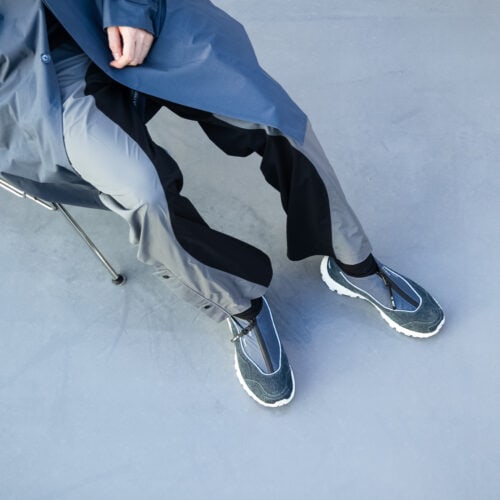 F/CE.（エフシーイー）とSUICOKE（スイコック）によるコラボレーションシューズがリリース。都市にも自然にも。快適さと実用性を兼ね備えたシーンを選ばない一足。