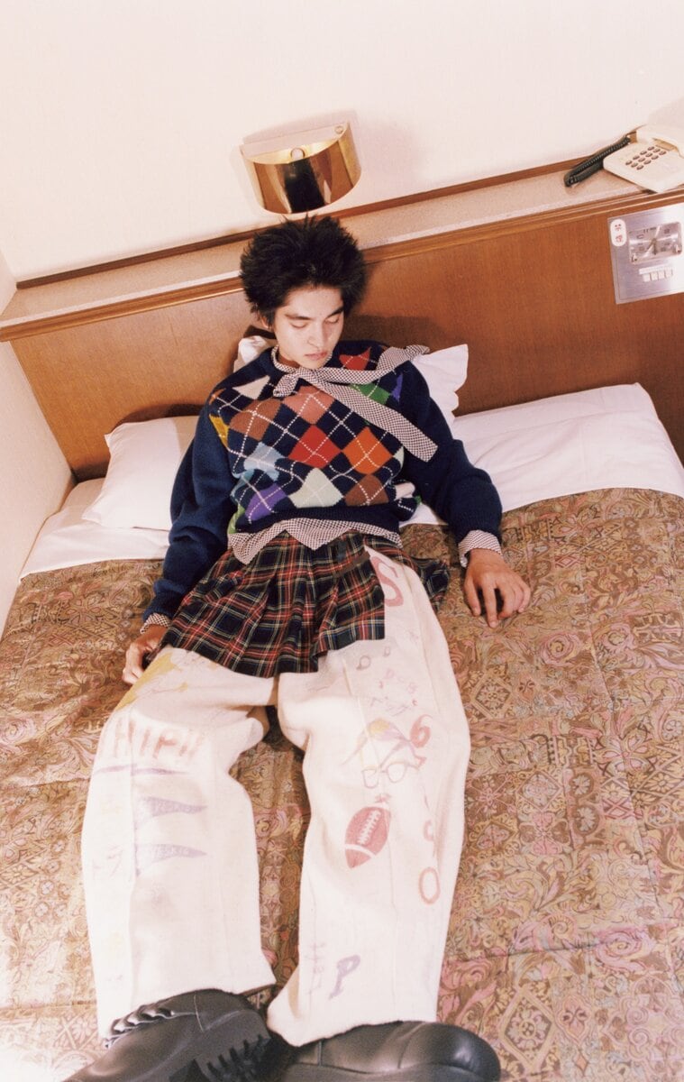 コーギーのアーガイル柄ニット