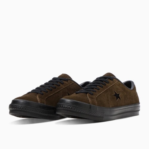 CONVERSEより、国産ワンスターの素材とカラーをアレンジしたモデル「ONE STAR J SUEDE」が登場。上質なブラウンの国産スエードをアッパー全面に採用した、高付加価値な一足だ。