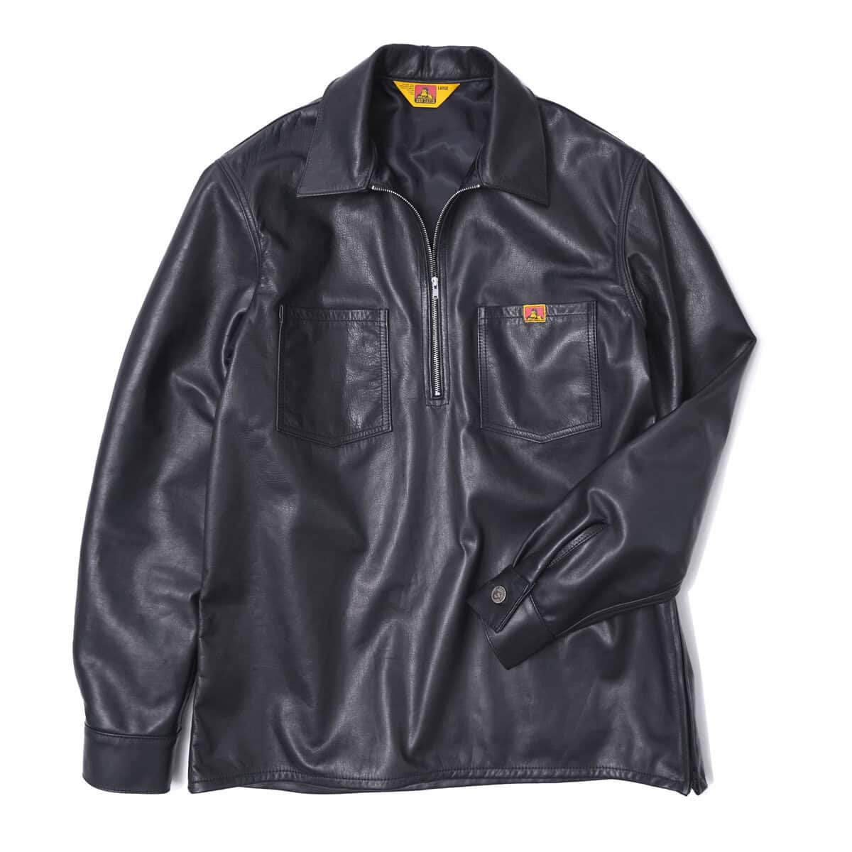 また、ブランド初となる、オイルポニーのハーフジップシャツ&パンツをラインナップする。