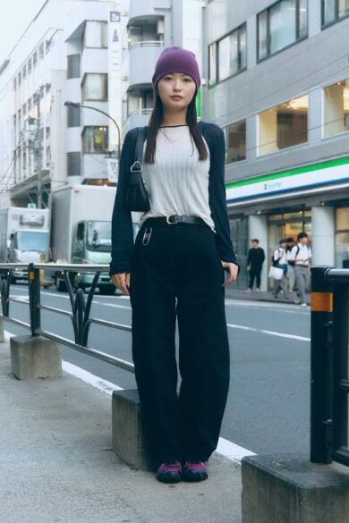 【スナップ】人気のサロモンとY2Kなビーニーの色ハメテク…シンプルな装いだからこそ効果倍増