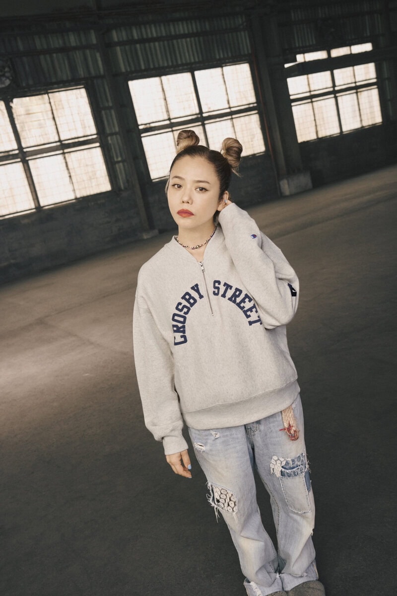 二人のハーモニーに合わせて、Champion のスウェットシャツを楽しむ多様な世代・性別の総勢 19 名が集い、音楽を通してつながる様子を描く。タイムレスな名曲「スタンド・バイ・ミー」とともに、世代や性別を超えて愛される Champion の世界観を表現した映像となっている。