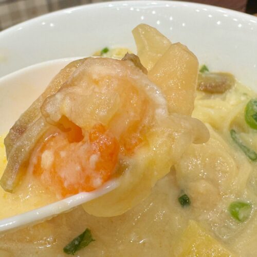 昨年好評だった豆乳野菜麺のスープをさらに改良！豆乳を増量することで、さらにコク深くまろやかな味わいに進化しています。