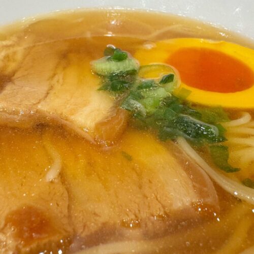 台湾の郷土料理「炕肉飯（コンローハン）」をイメージした、食べ応え満点の一杯