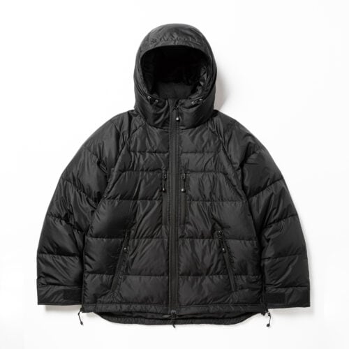 室内と屋外で温度変化の⼤きい冬に空調服の機能をある意味最⼤限活かすデザインの新たな空調服の提案となっている。