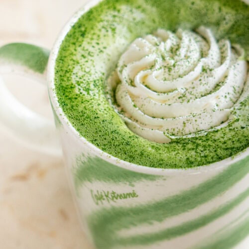 10月16日より発売する本コラボレーションでは、コーヒーを単なる飲み物としてではなく、日々の暮らしに寄り添うデザインの所作として認識。立ち止まり、気持ちをリセットし、人とつながるためのひとときを大切にしたコレクションを堪能いただきたい。