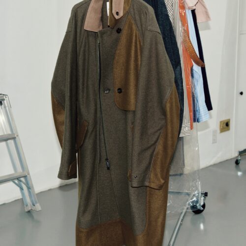 ホワイトマウンテニアリングのバルマカーンコート