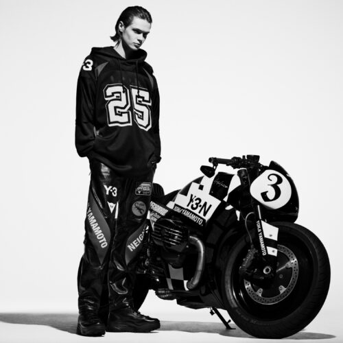 今回のコラボレーションでは、日本のストリートウェア、世界のモーターサイクル文化、そしてスポーツウェアが国境を越えて交差する。