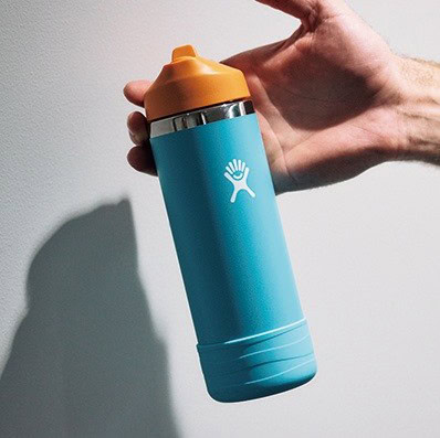 アルバルク東京 ザック・バランスキー選手の私服スナップ(ハイドロフラスクの水筒)