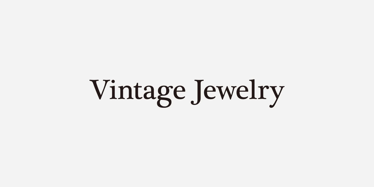 90年代〜2000年初頭の近年人気のVintage Jewelryをオープン記念としてラインアップ。生産が終了したレアアイテムから、定番のアイテムまで幅広くご用意。男性、女性問わず楽しめる品揃えだ。