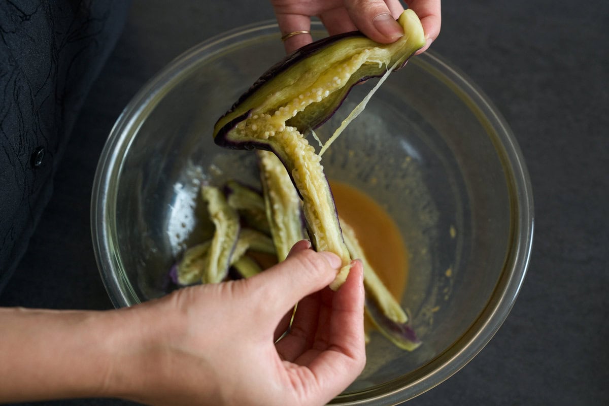 とろとろなすとカリカリベーコンのサラダの作り方