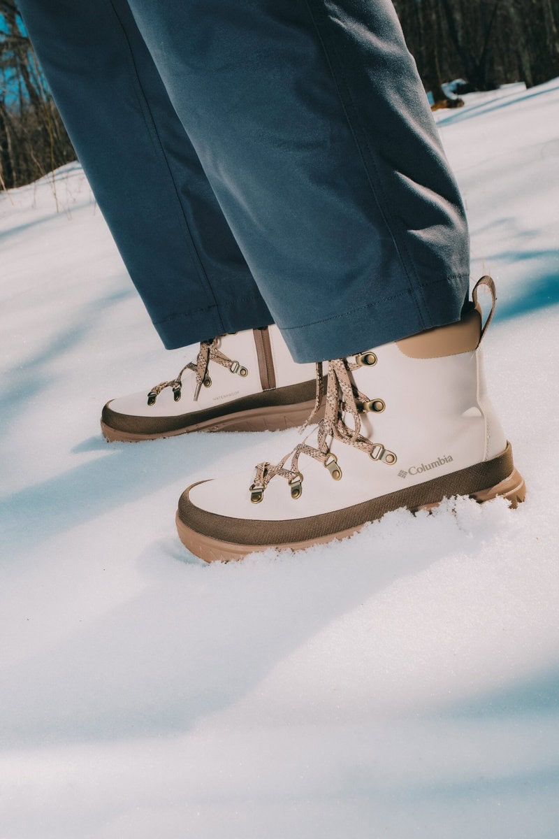 アッパー全体はウォータープルーフ仕様で、雨や融雪の水侵入を防ぎつつ、通気性にも配慮している。
