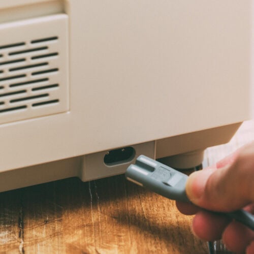 電源ケーブルは取り外せます