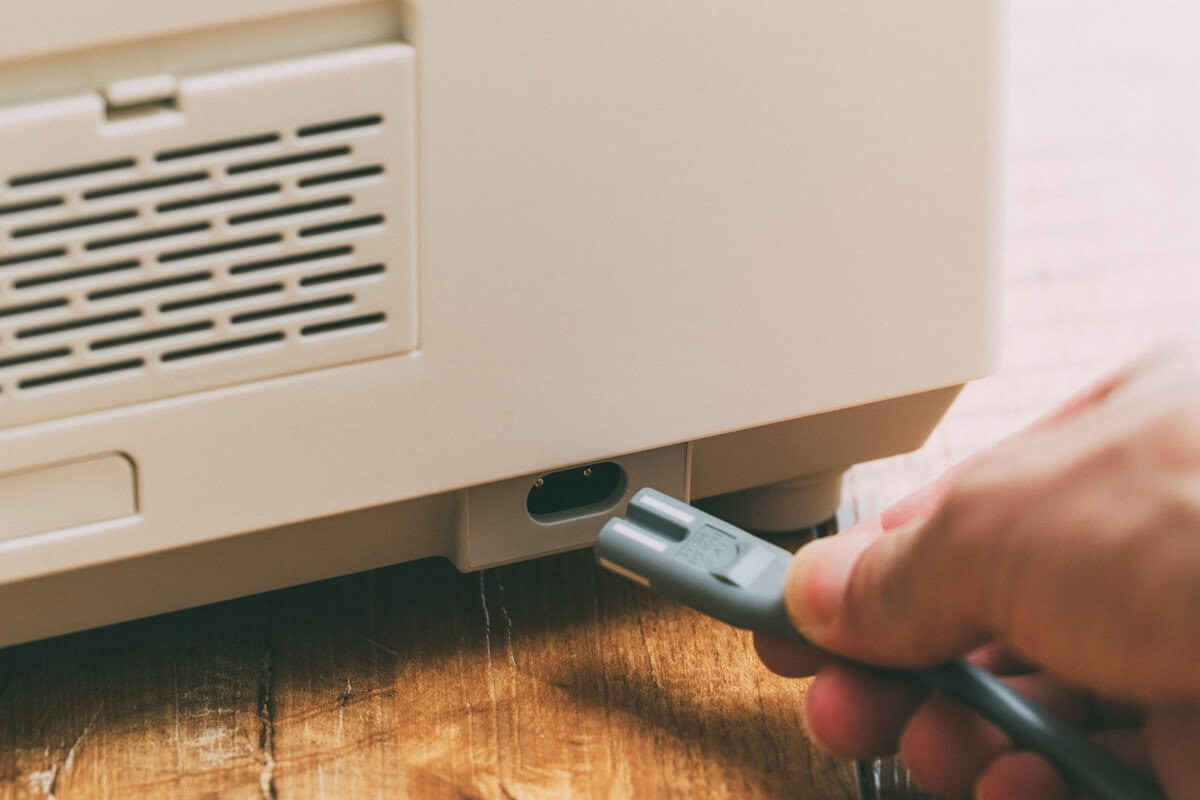 電源ケーブルは取り外せます