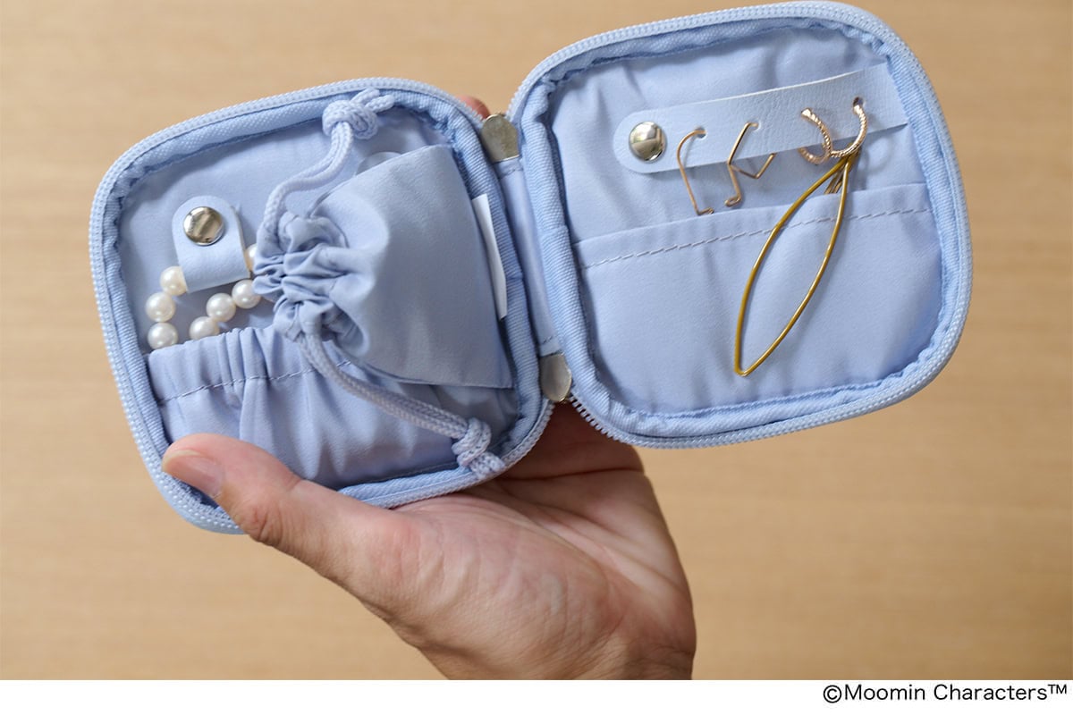 リンネル12月号のアクセサリーポーチは、コンパクトながら収納力あり!