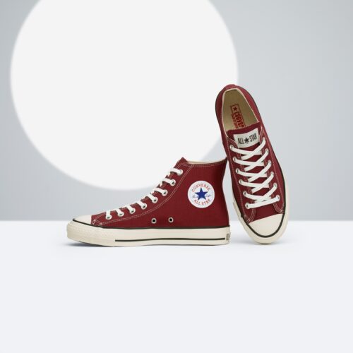 新作は、キャンバス オールスター(HI&OX)に深みのあるバーガンディー、レザー オールスター(HI)に上品なディープグリーンがそれぞれ登場。時代を超えて愛されるデザインに、日本ならではのクラフトマンシップが息づく一足となっている。