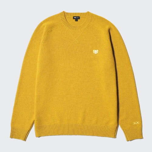 XX モチーフや COMPANION のワンポイント刺繍が特別感を添え、ユニクロを代表するニットウェアやアクセサリーが、温もりと大切な人とのつながりをもたらしてくれる。